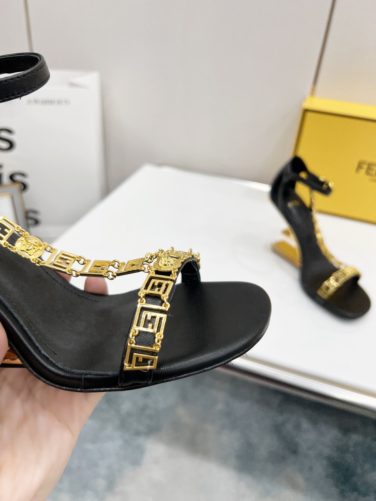 Women F*endi Top Quality Sandals