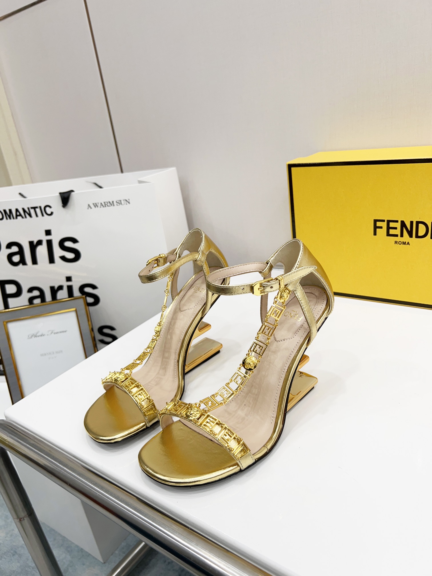 Women F*endi Top Quality Sandals