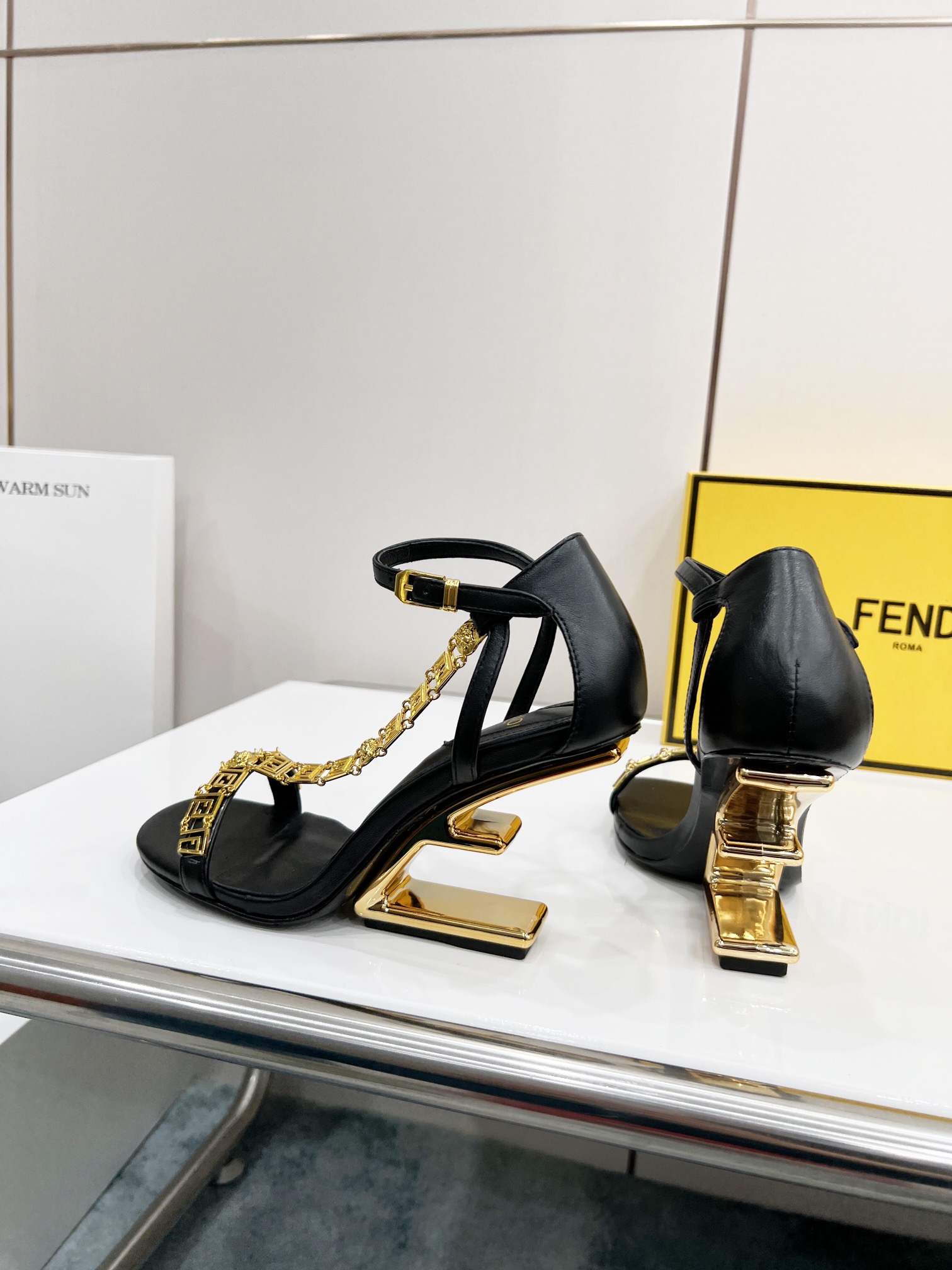 Women F*endi Top Quality Sandals