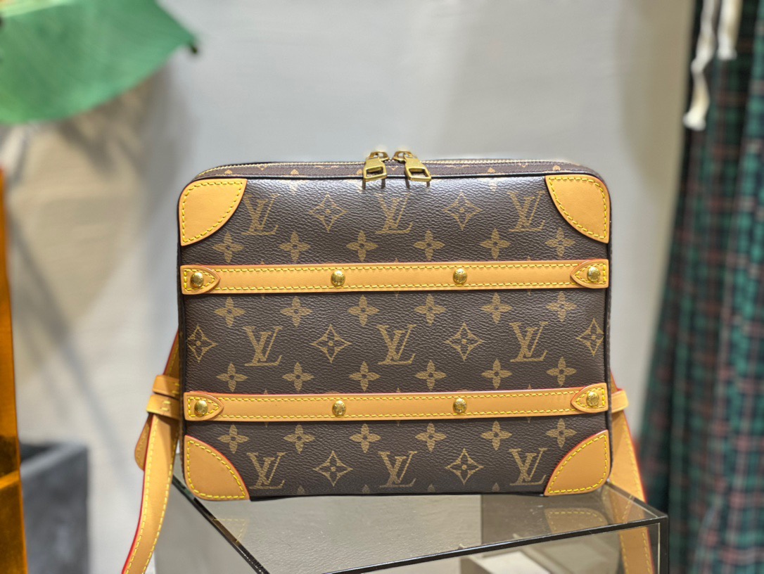 L*ouis V*uitton soft trunk Postman's bag Top Quality 26*21*4.5CM