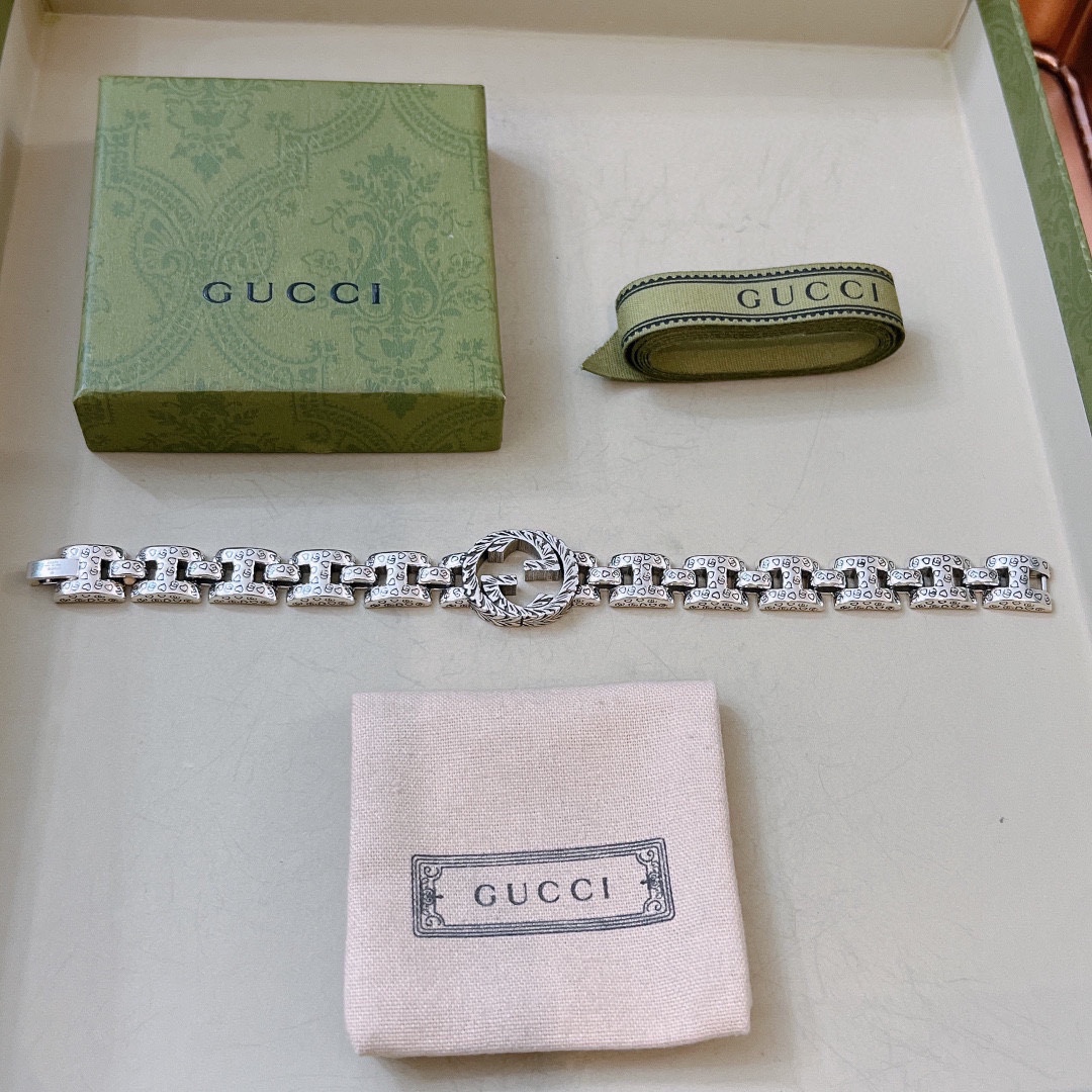 Bracelet