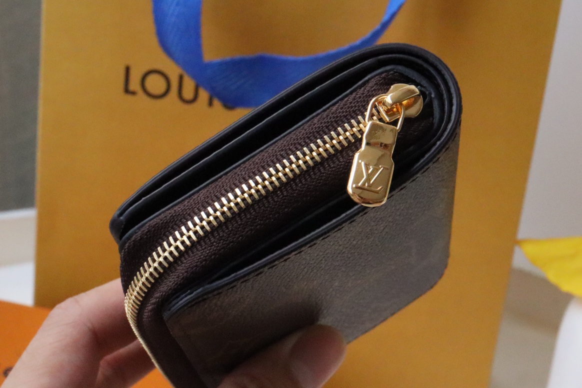 L*ouis V*uitton Bag Top Quality 11.5*8.5*2.2CM