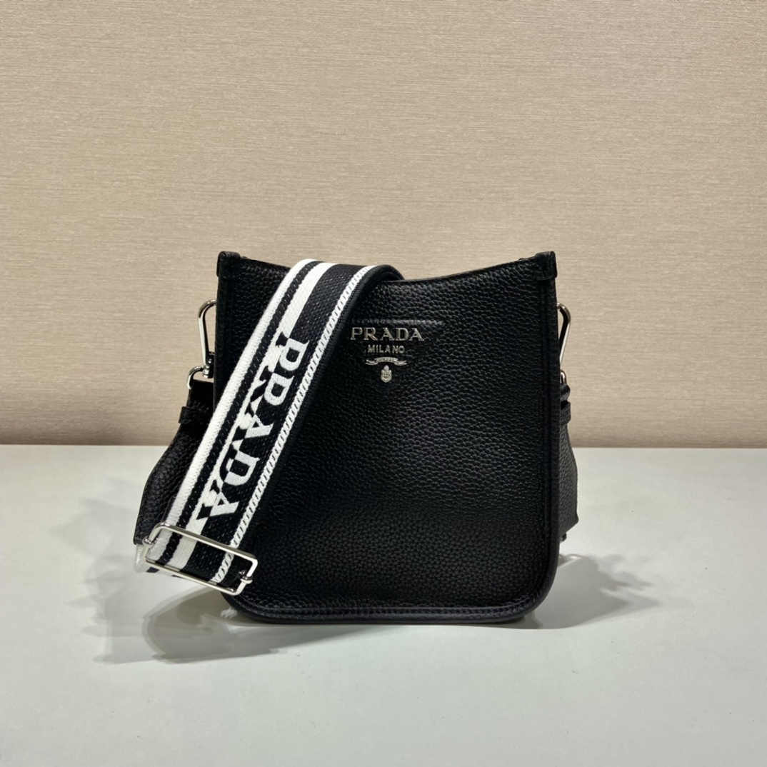 P*rada Bag Top Quality 19*20*6CM