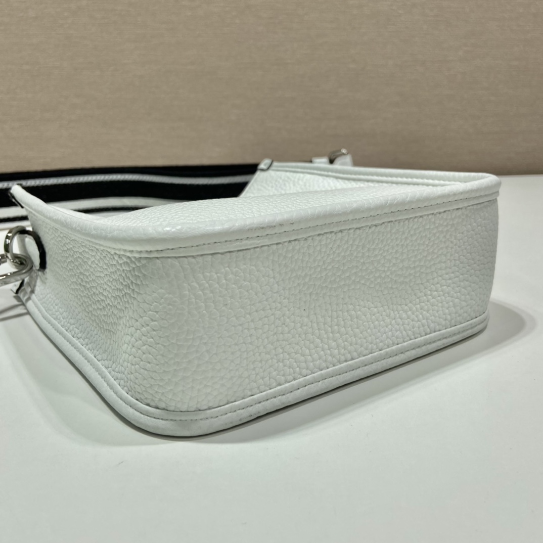 P*rada Bag Top Quality 19*20*6CM