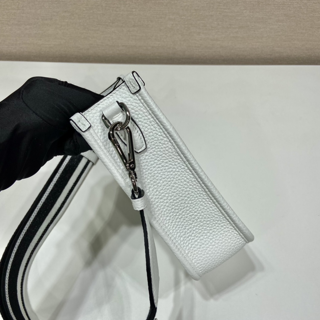 P*rada Bag Top Quality 19*20*6CM