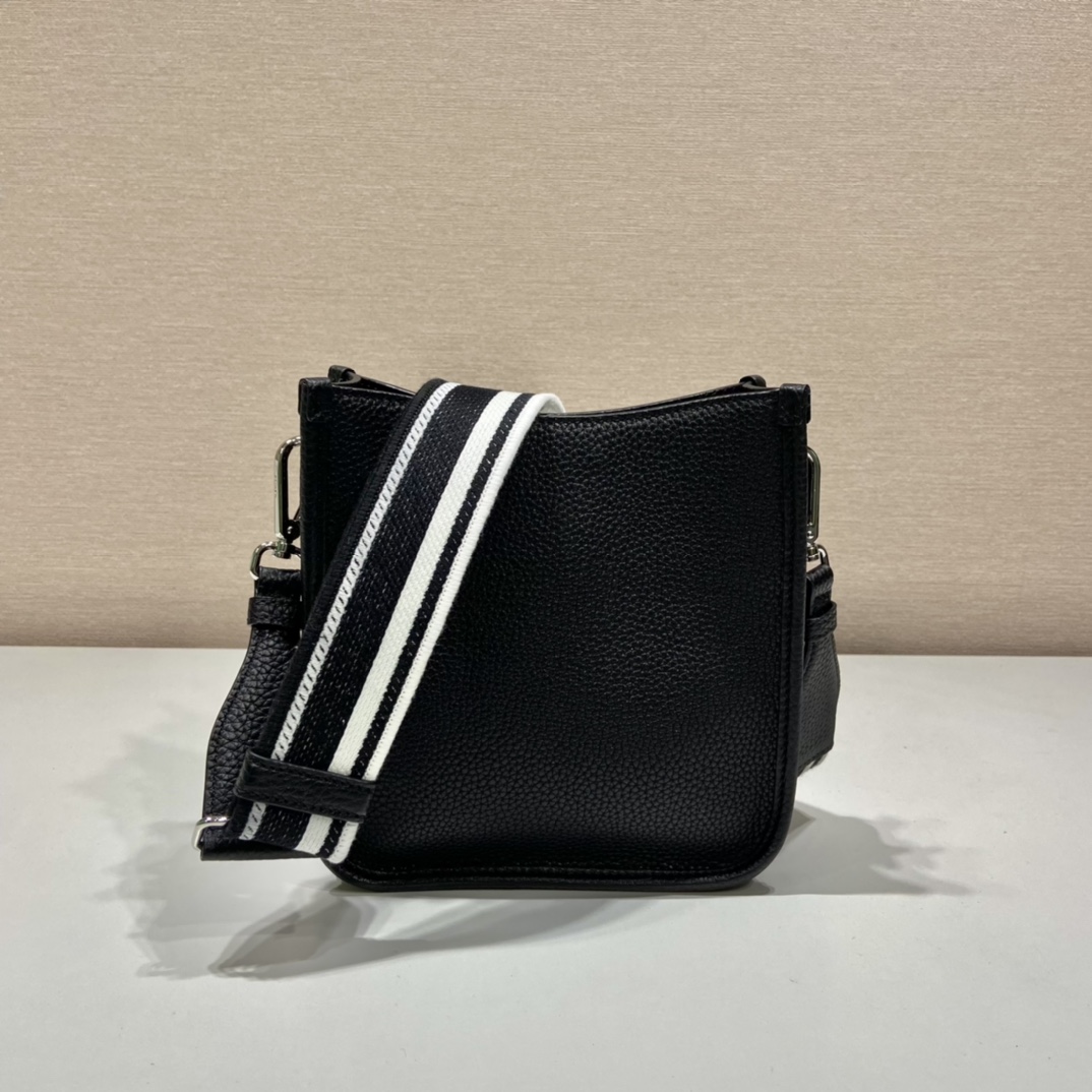 P*rada Bag Top Quality 19*20*6CM