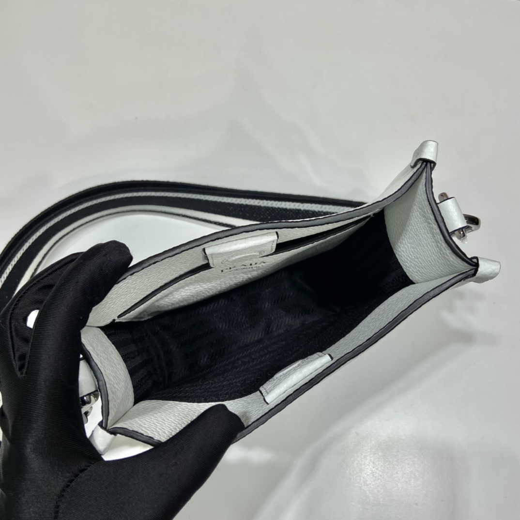 P*rada Bag Top Quality 19*20*6CM
