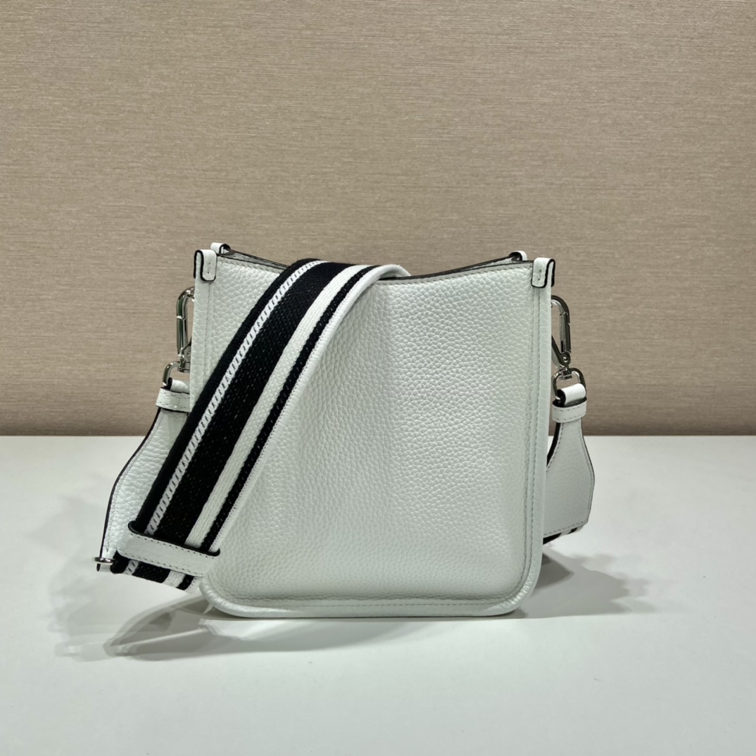 P*rada Bag Top Quality 19*20*6CM