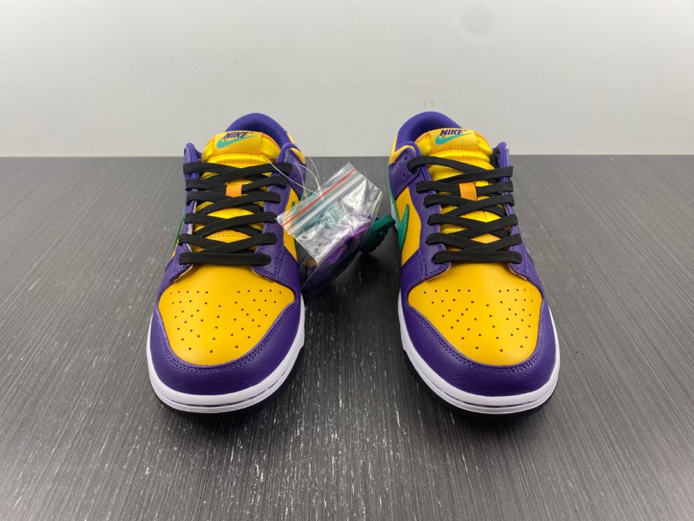 from Nike SB Dunk Low DO9581-500