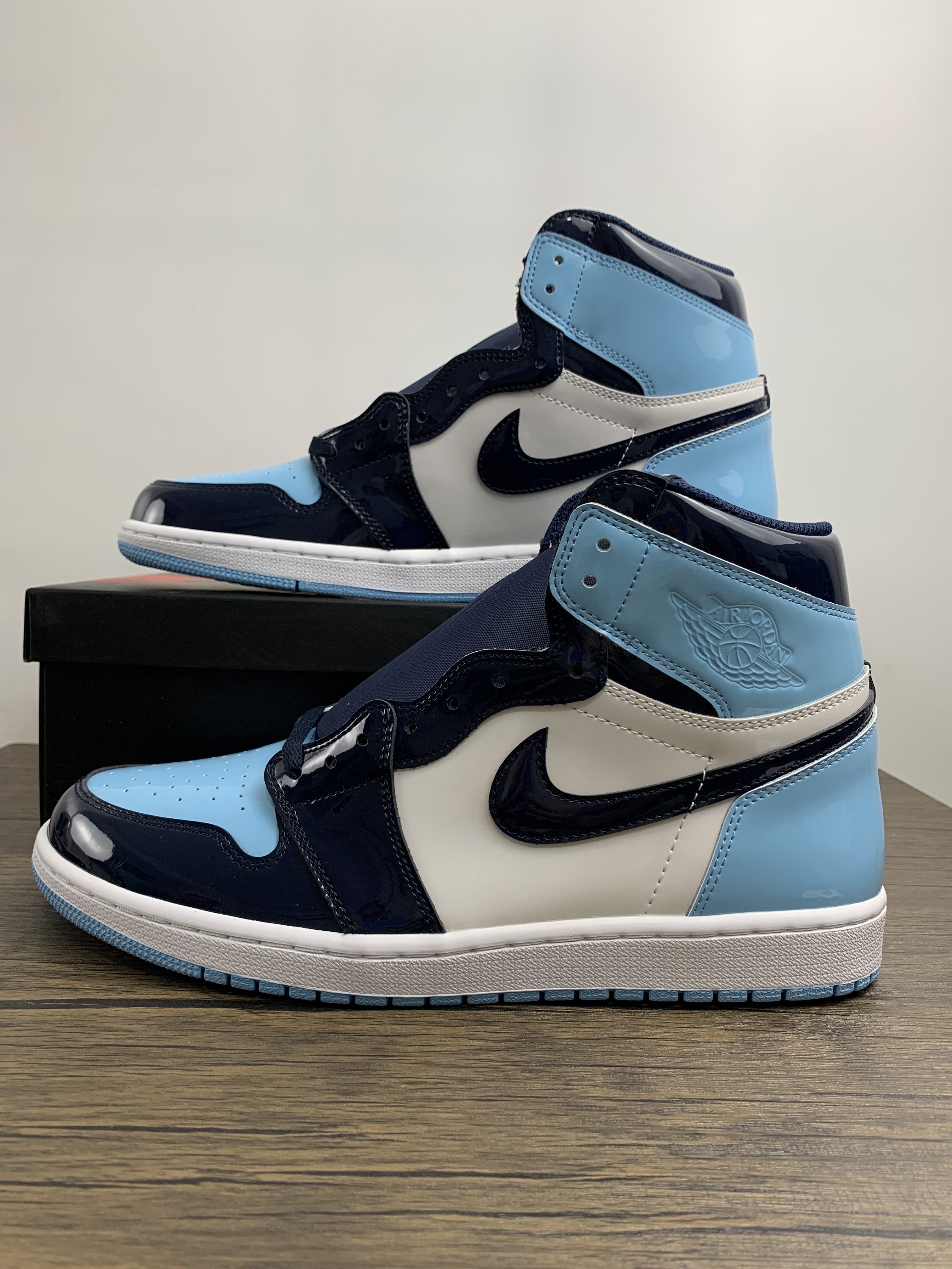Air Jordan 1 Mid AJ1