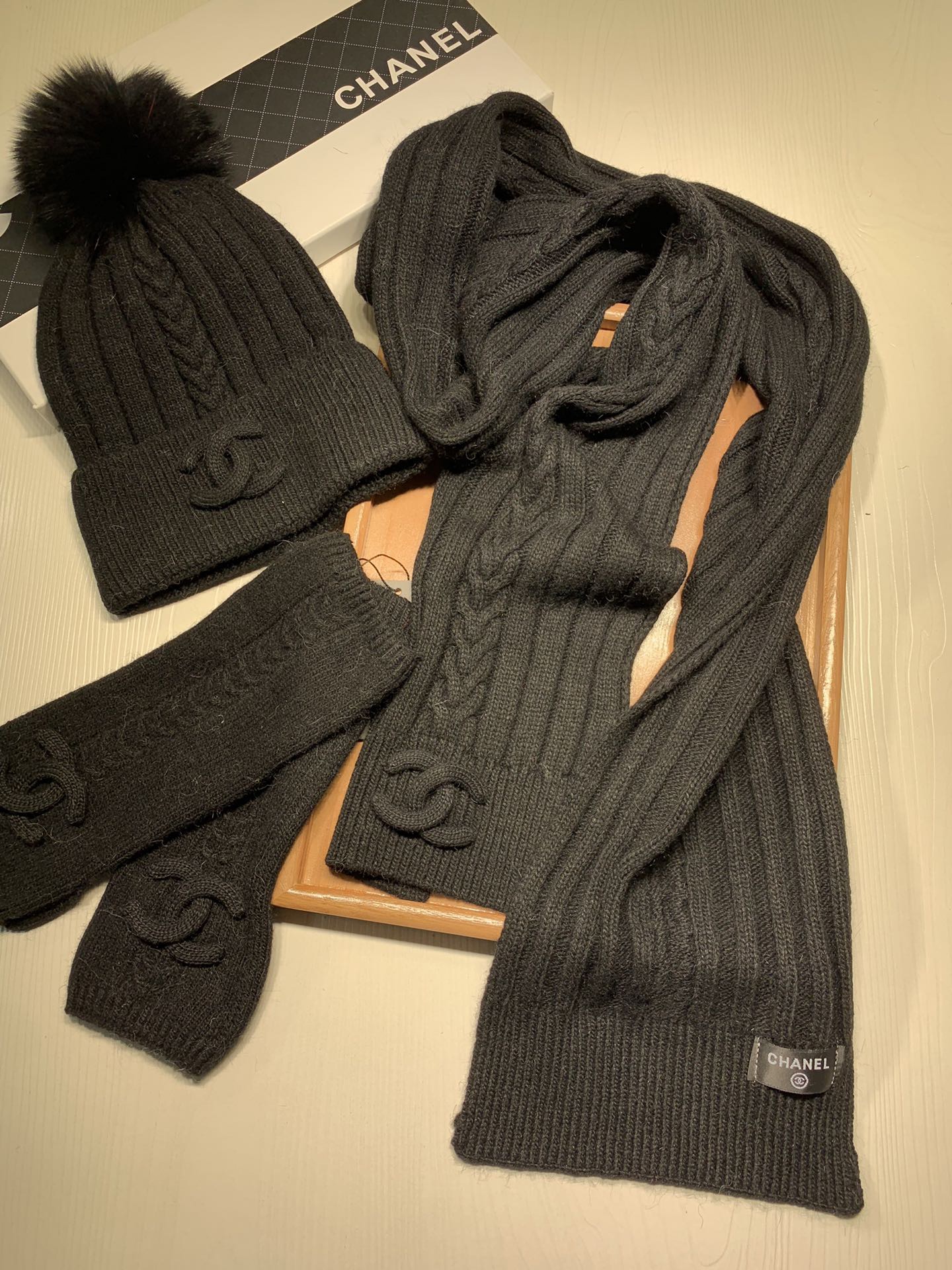 Women Men Hat+Gloves+The scarf C*hanel