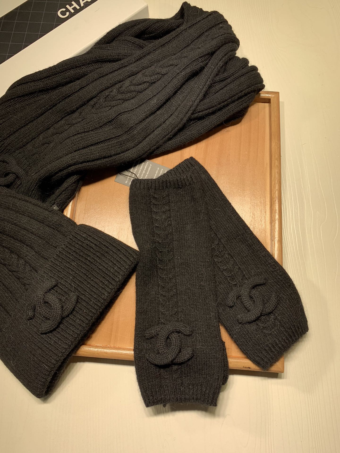 Women Men Hat+Gloves+The scarf C*hanel