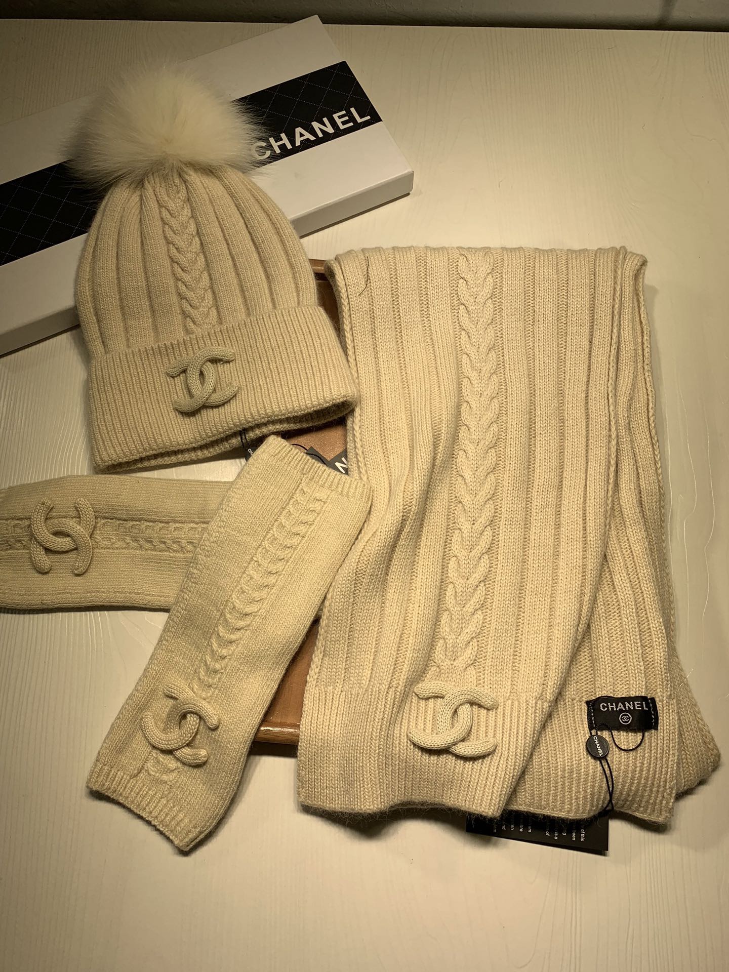 Women Men Hat+Gloves+The scarf C*hanel