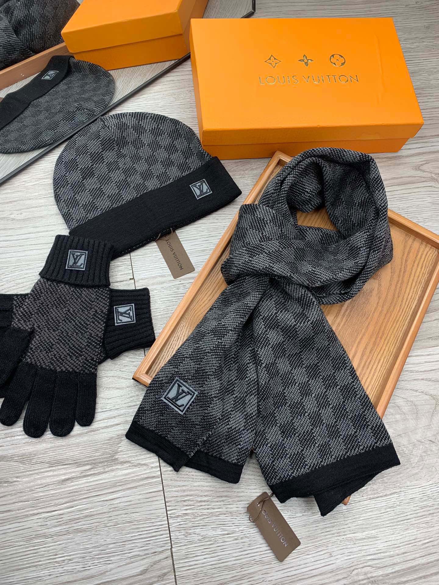 Women Men Hat+Gloves+The scarf L*V