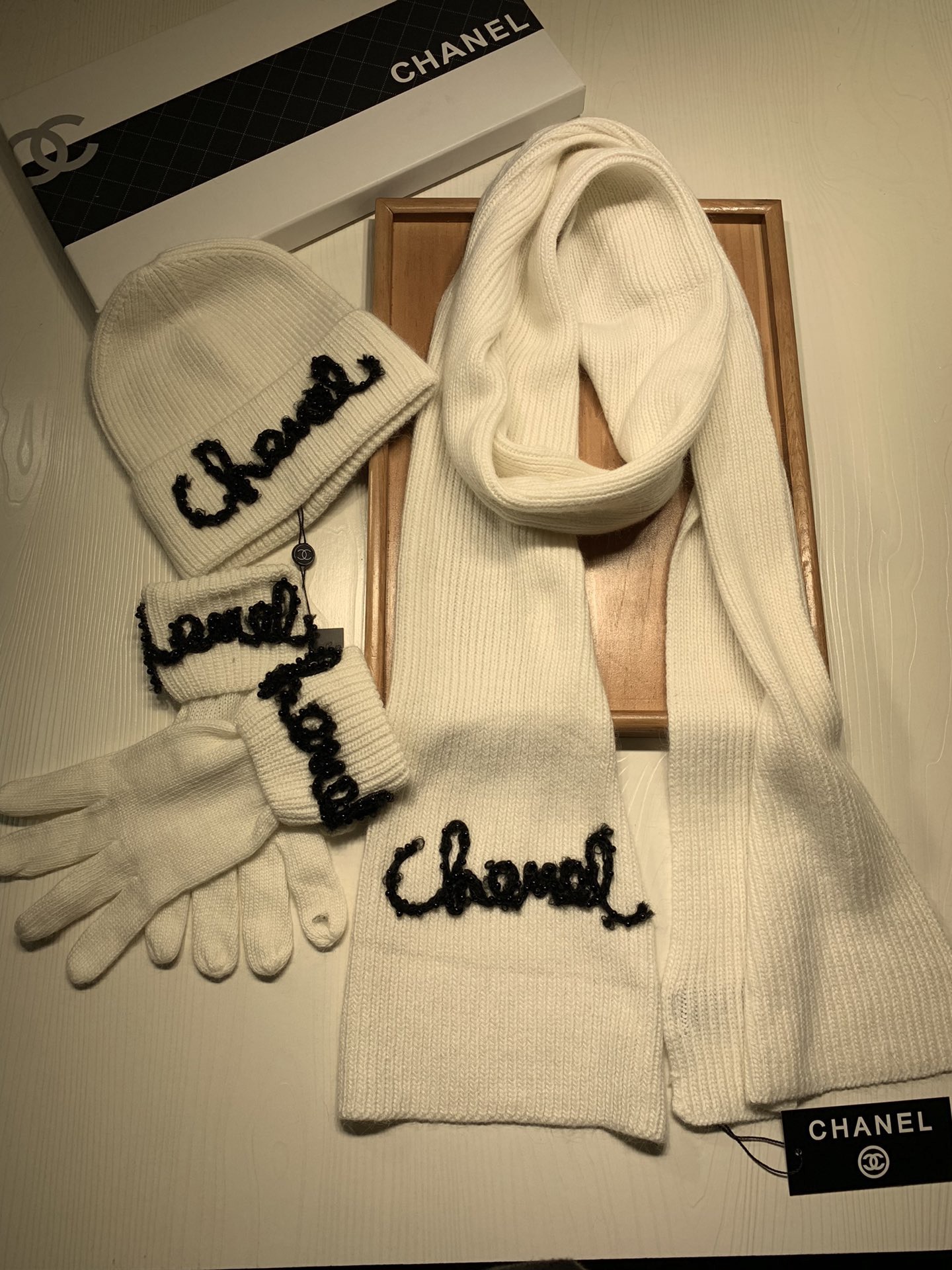 Copy Women Men Hat+Gloves+The scarf C*hanel