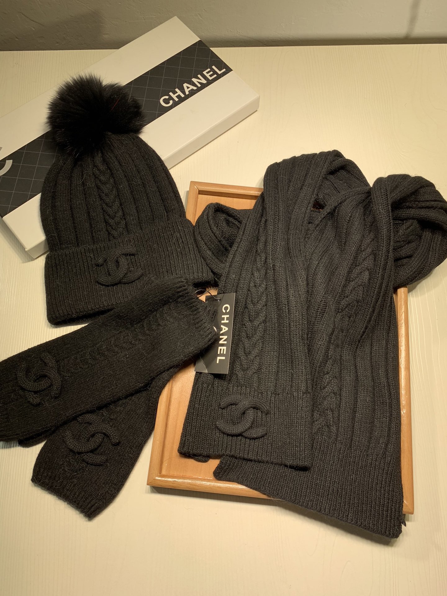 Women Men Hat+Gloves+The scarf C*hanel
