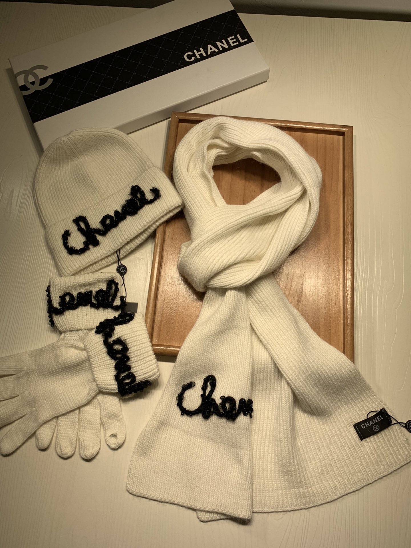 Copy Women Men Hat+Gloves+The scarf C*hanel