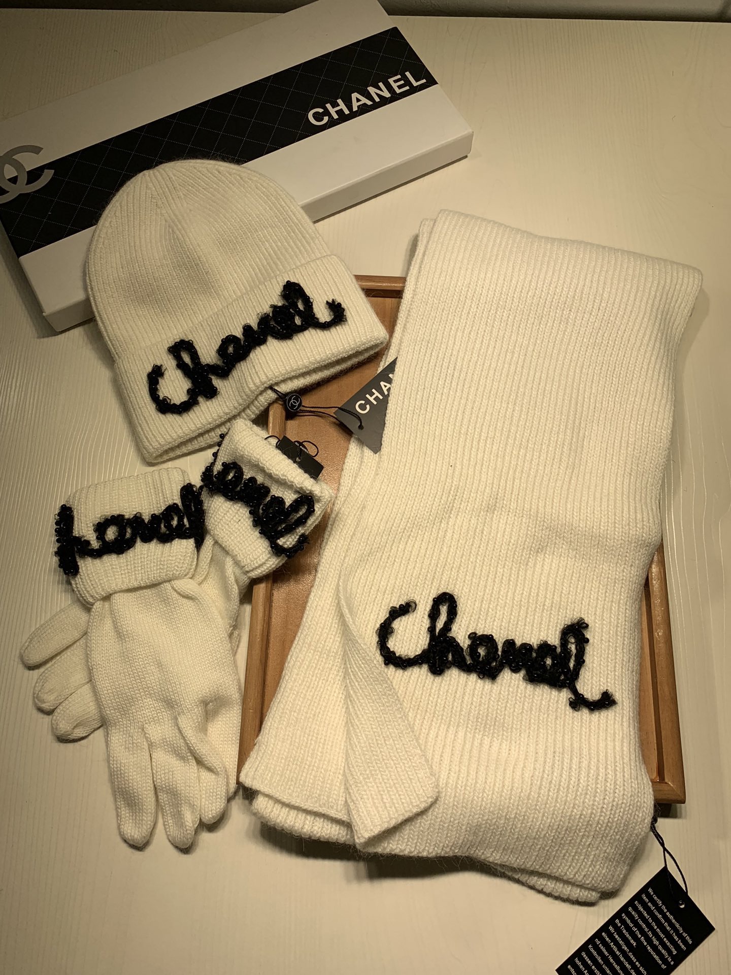 Copy Women Men Hat+Gloves+The scarf C*hanel