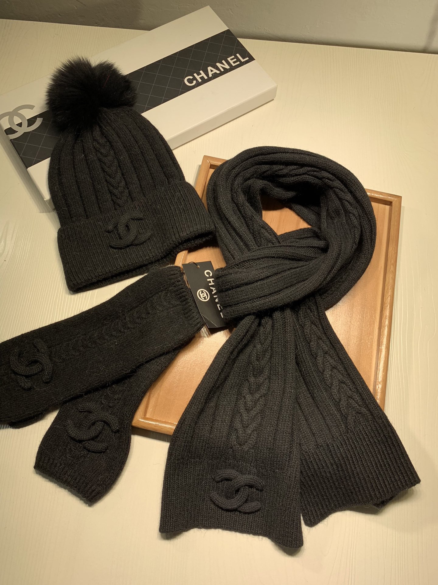 Women Men Hat+Gloves+The scarf C*hanel