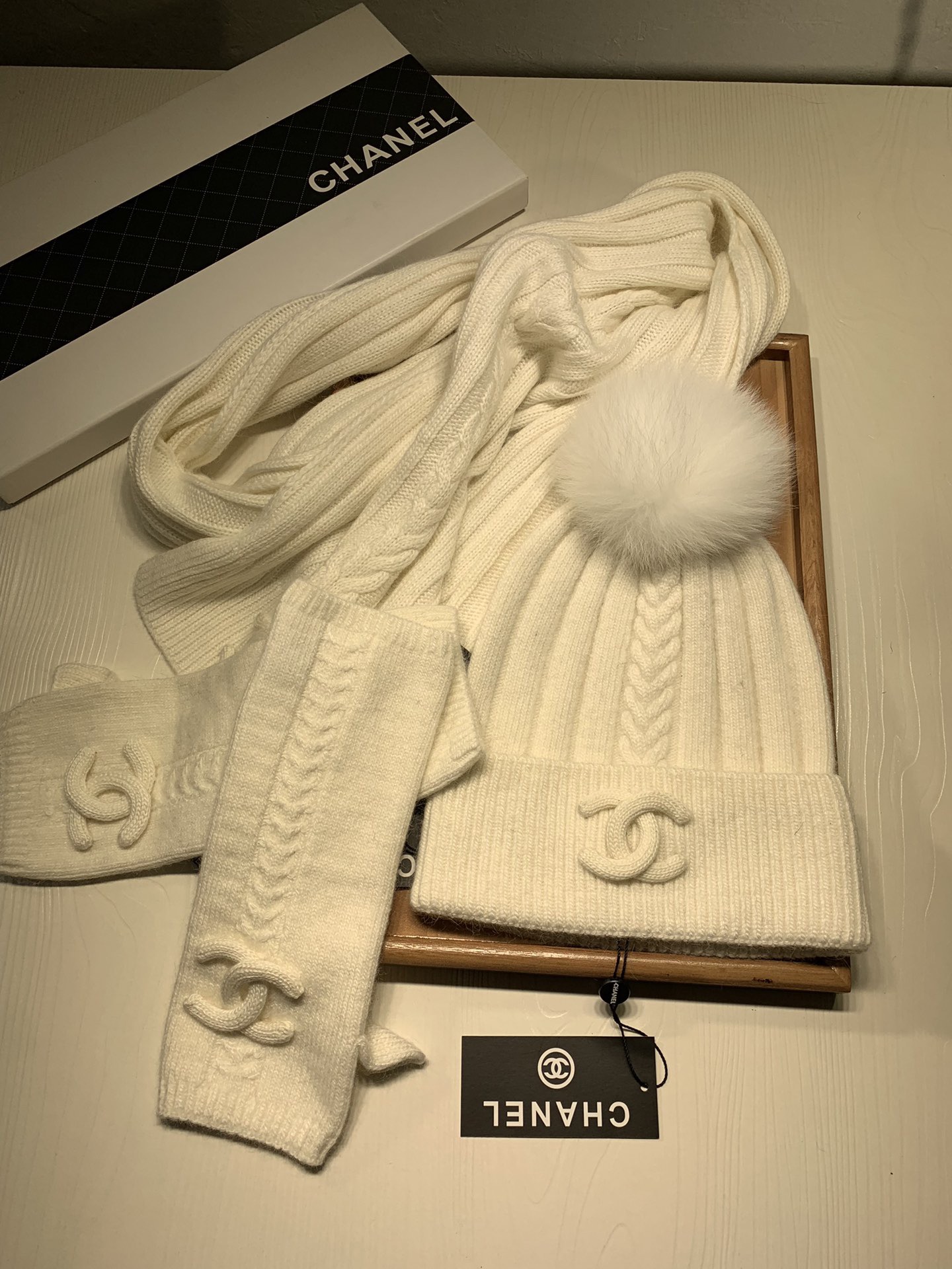 Women Men Hat+Gloves+The scarf C*hanel