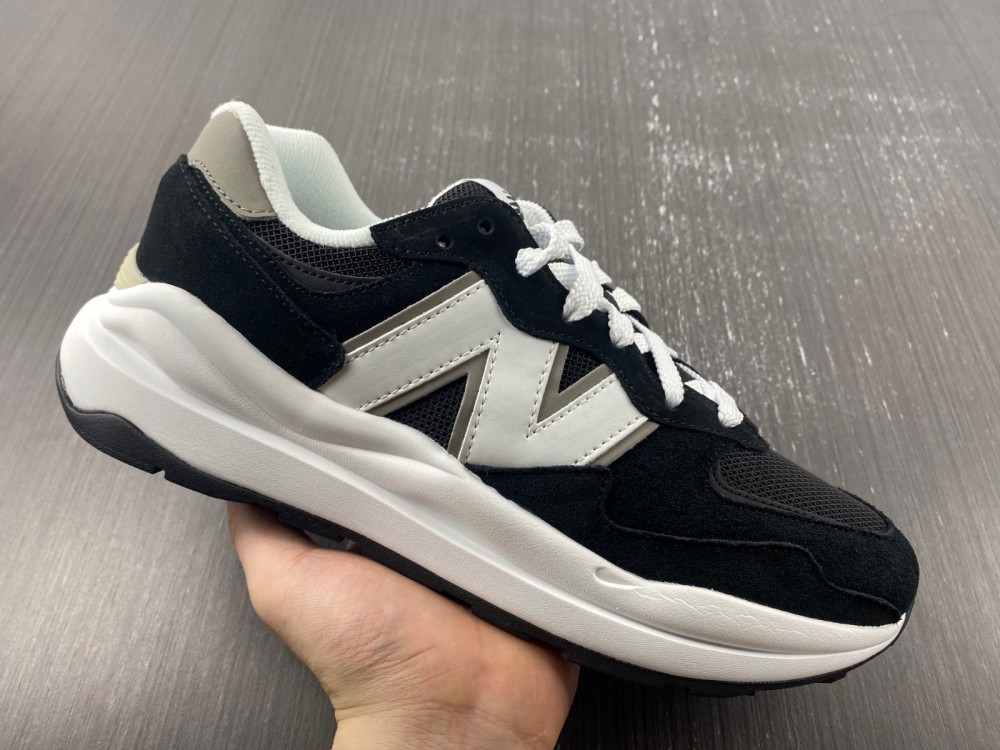N*ew B*alance Sneakers Maikesneakers