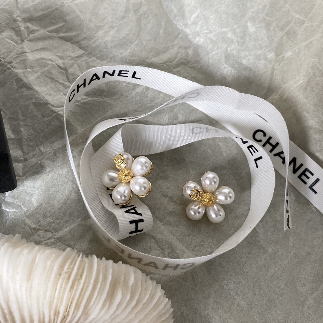 Women Earrings C*hanel