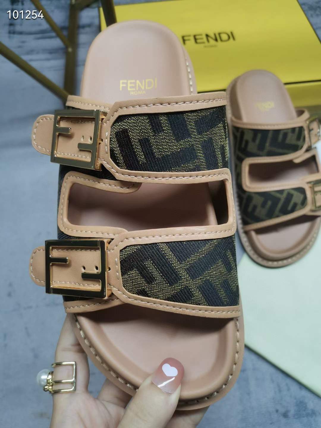 Women Men F*endi Top Sandals ( )