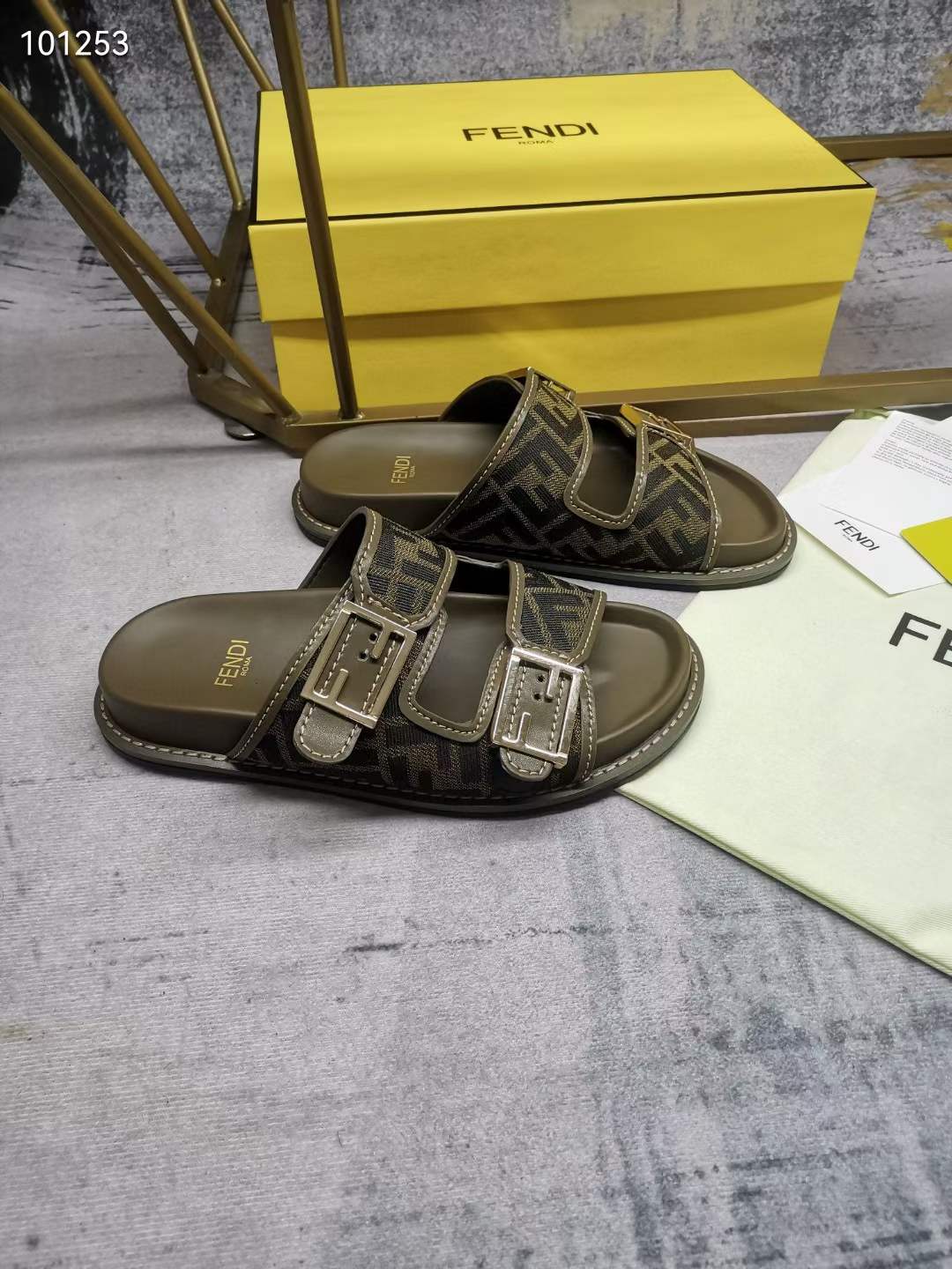 Women Men F*endi Top Sandals ( )