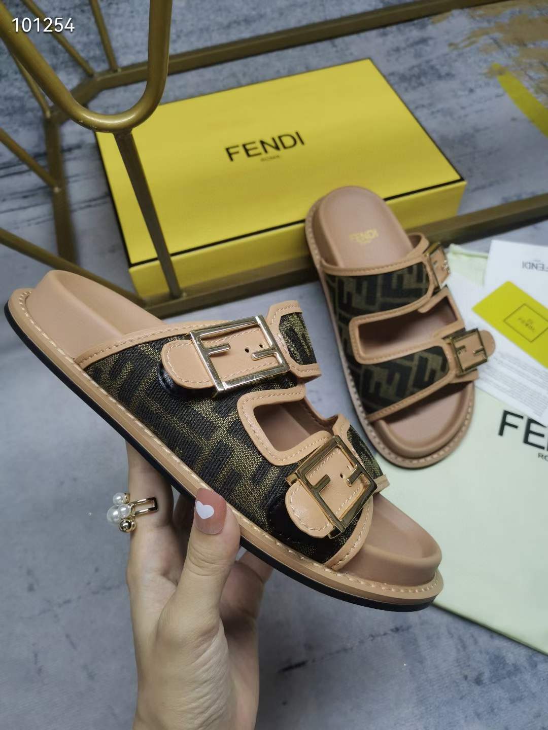 Women Men F*endi Top Sandals ( )