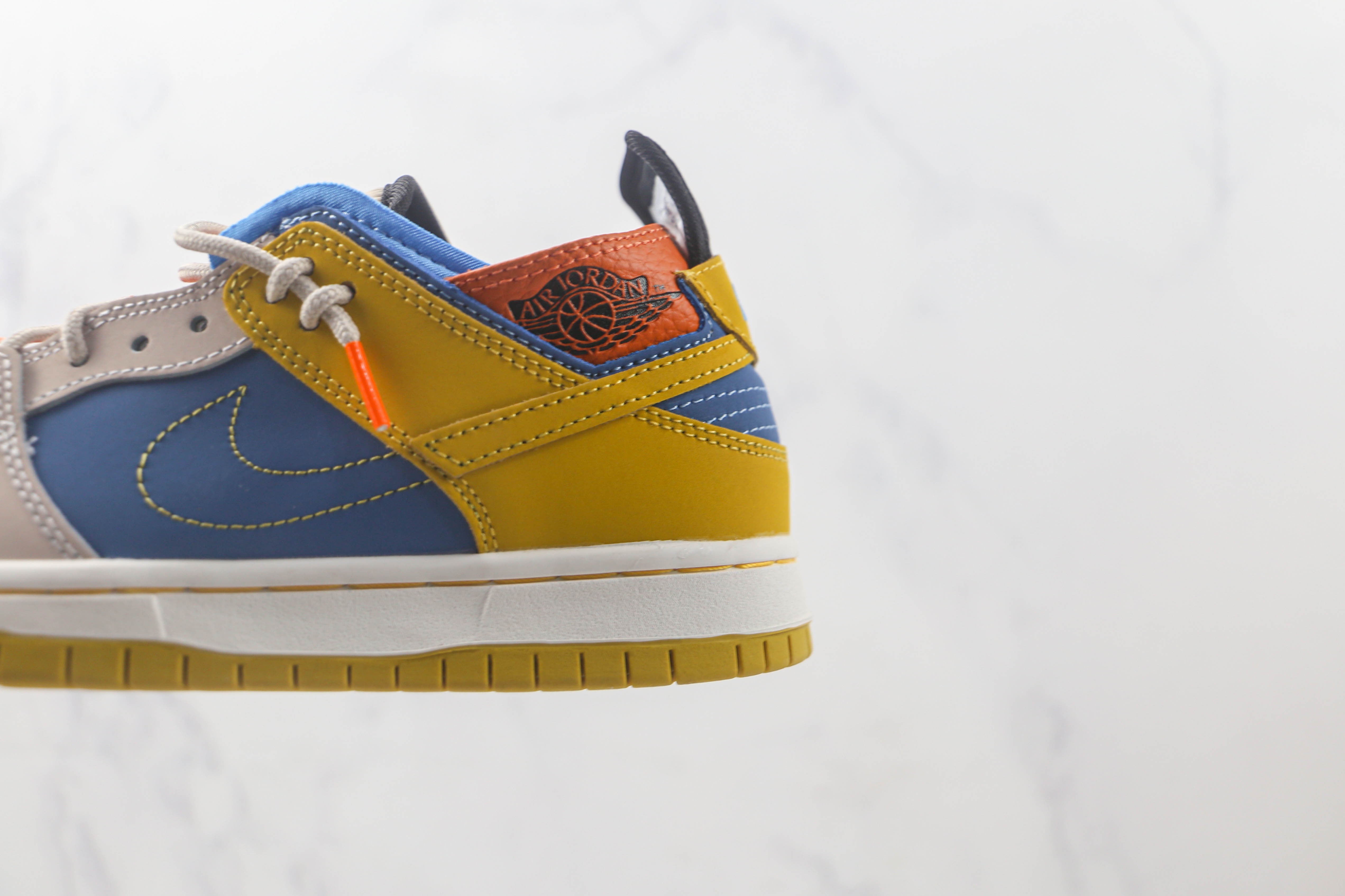 Nike SB Dunk Low