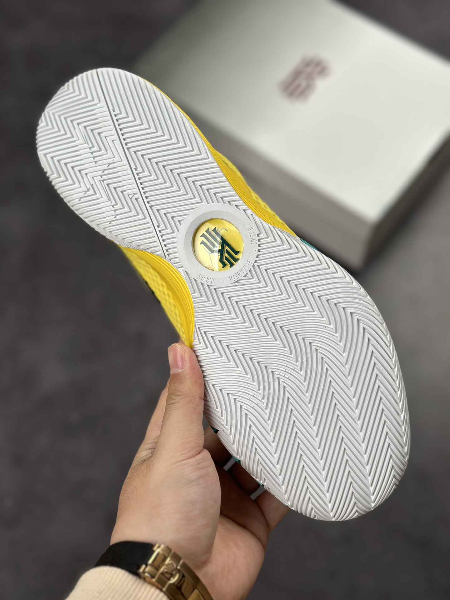 NIKE Kyrie 1