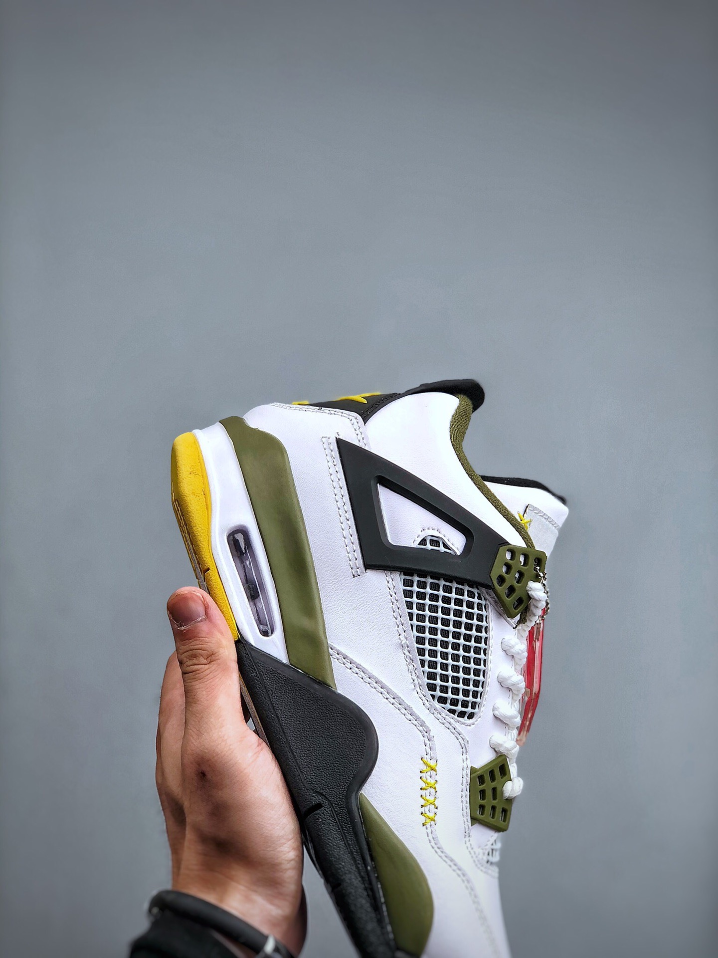 NIKE Air Jordan 4