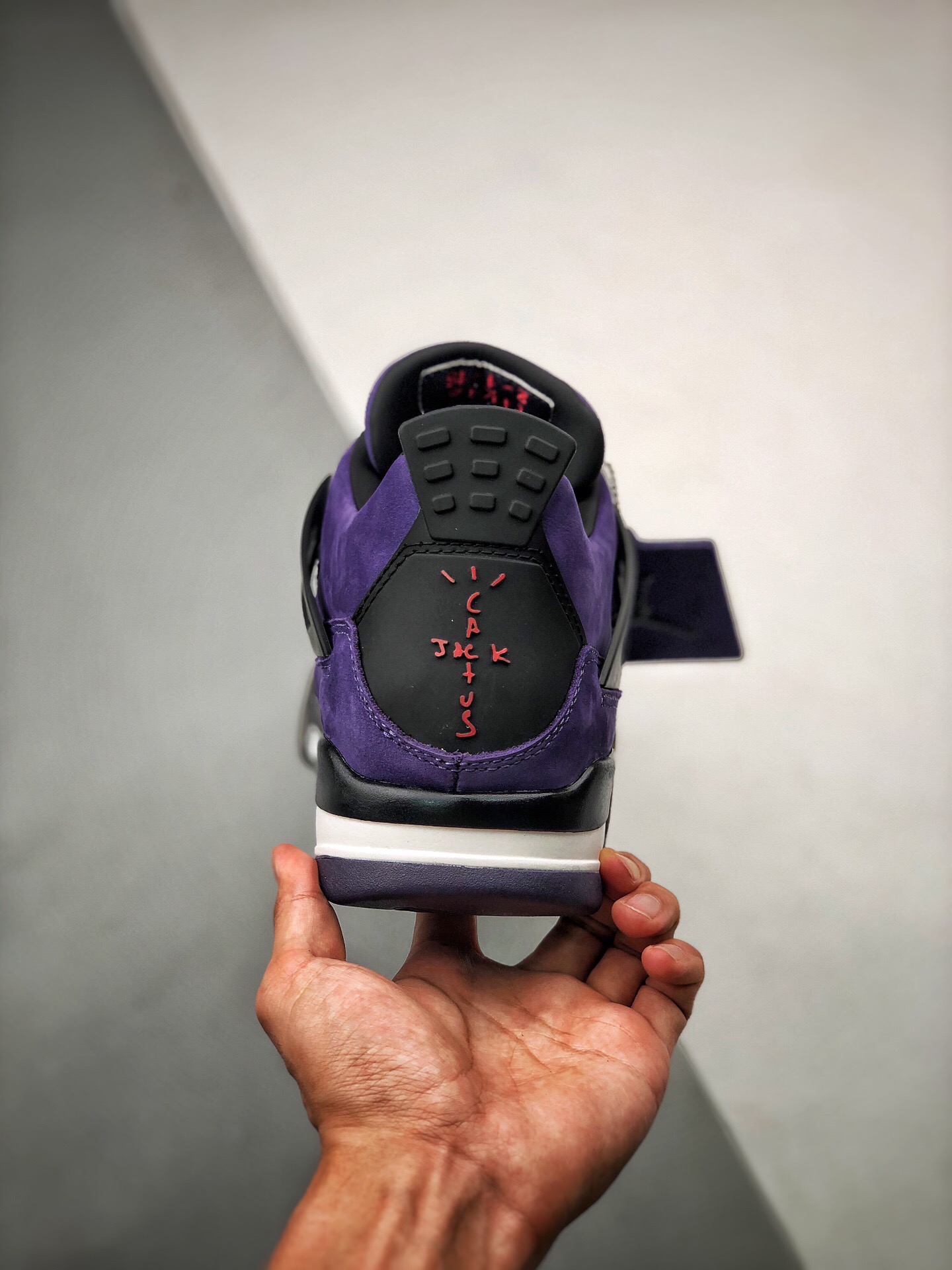 NIKE Air Jordan 4