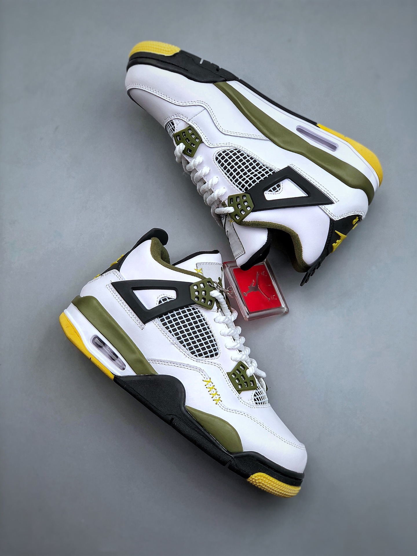 NIKE Air Jordan 4