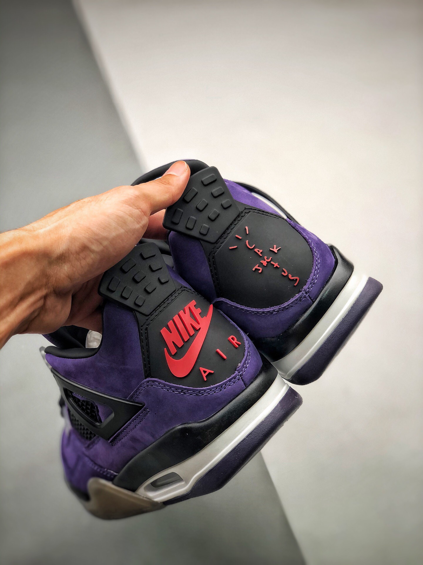 NIKE Air Jordan 4