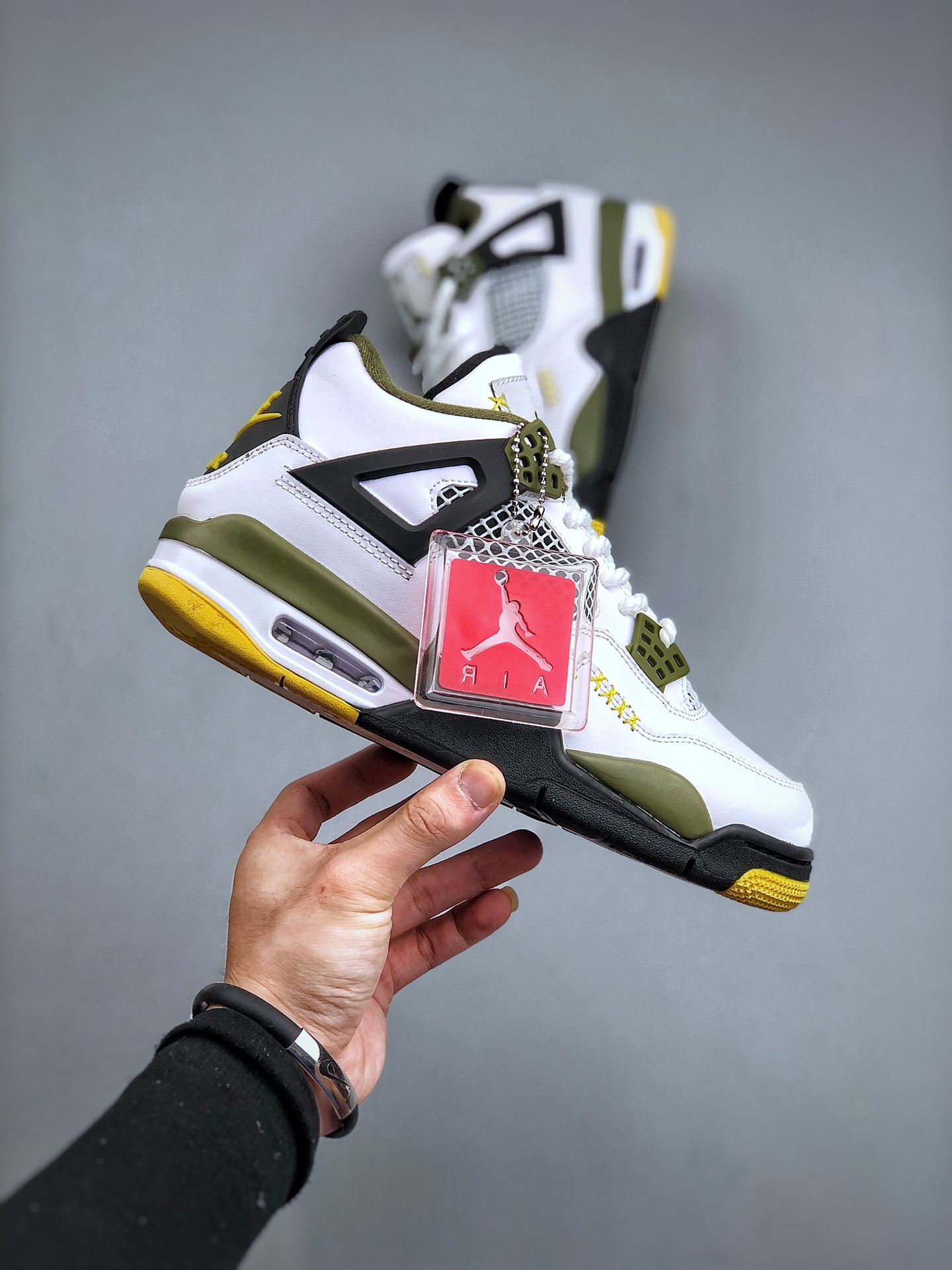 NIKE Air Jordan 4