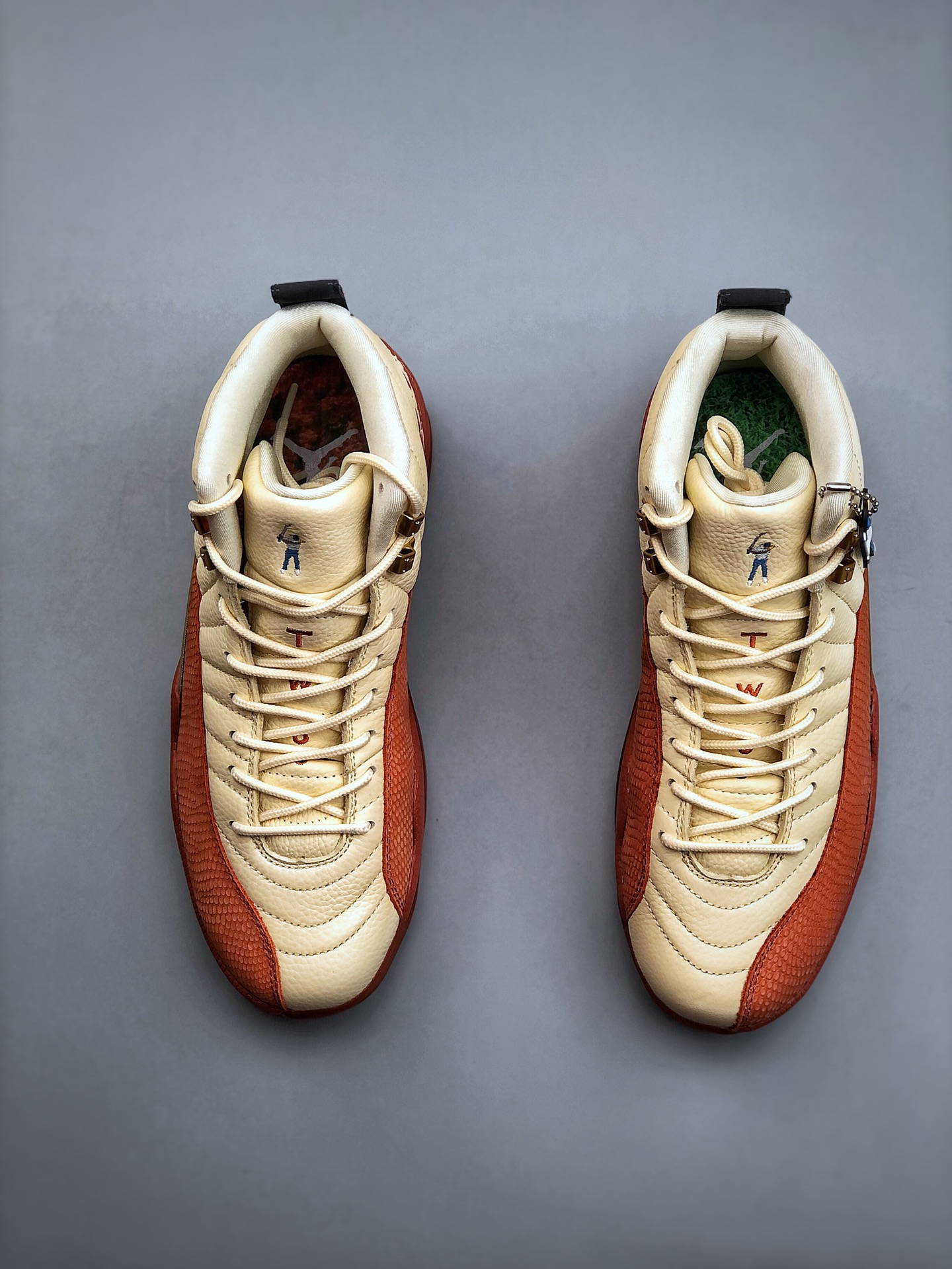NIKE Air Jordan 12