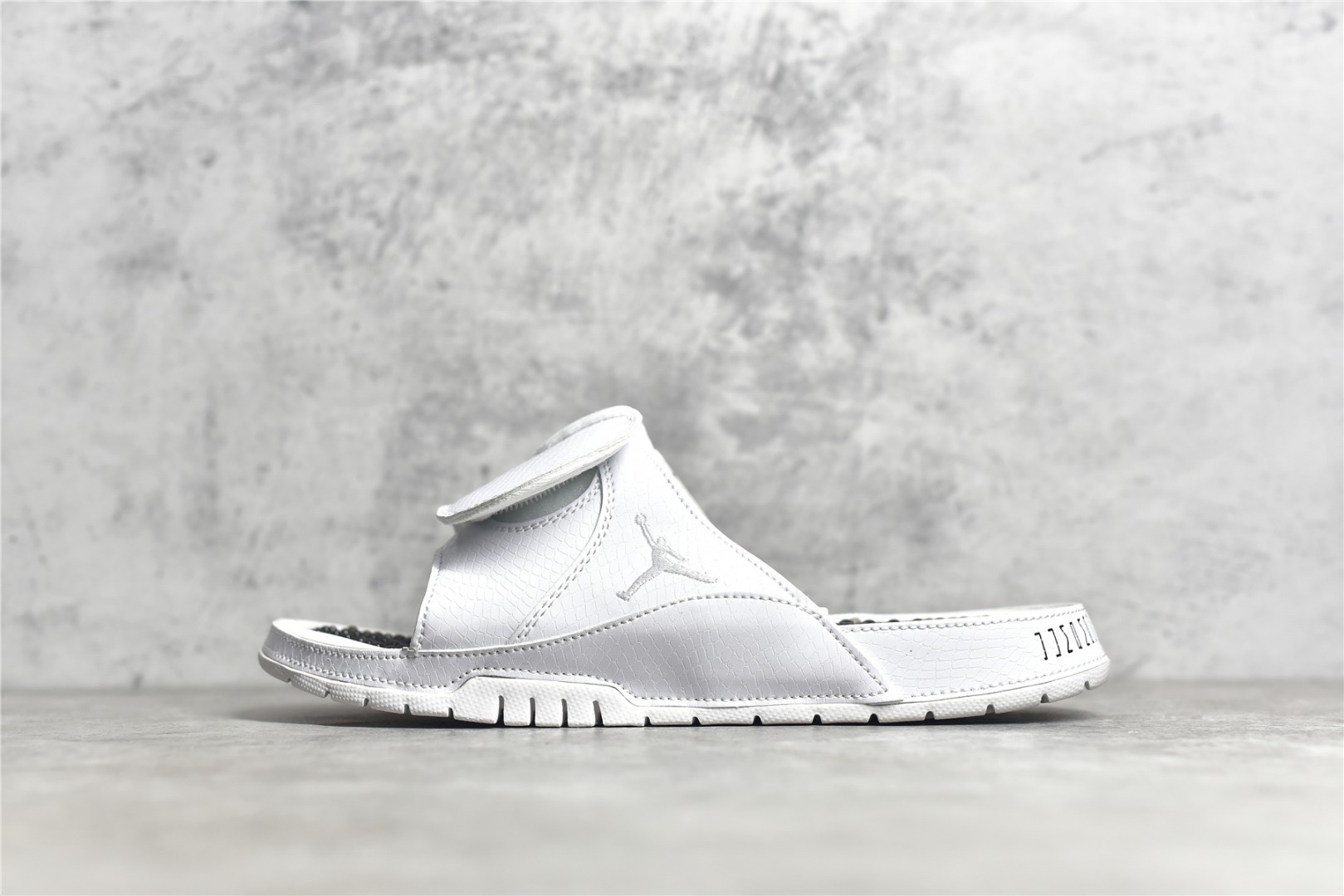 Nike Air Jordan 11 Slippers