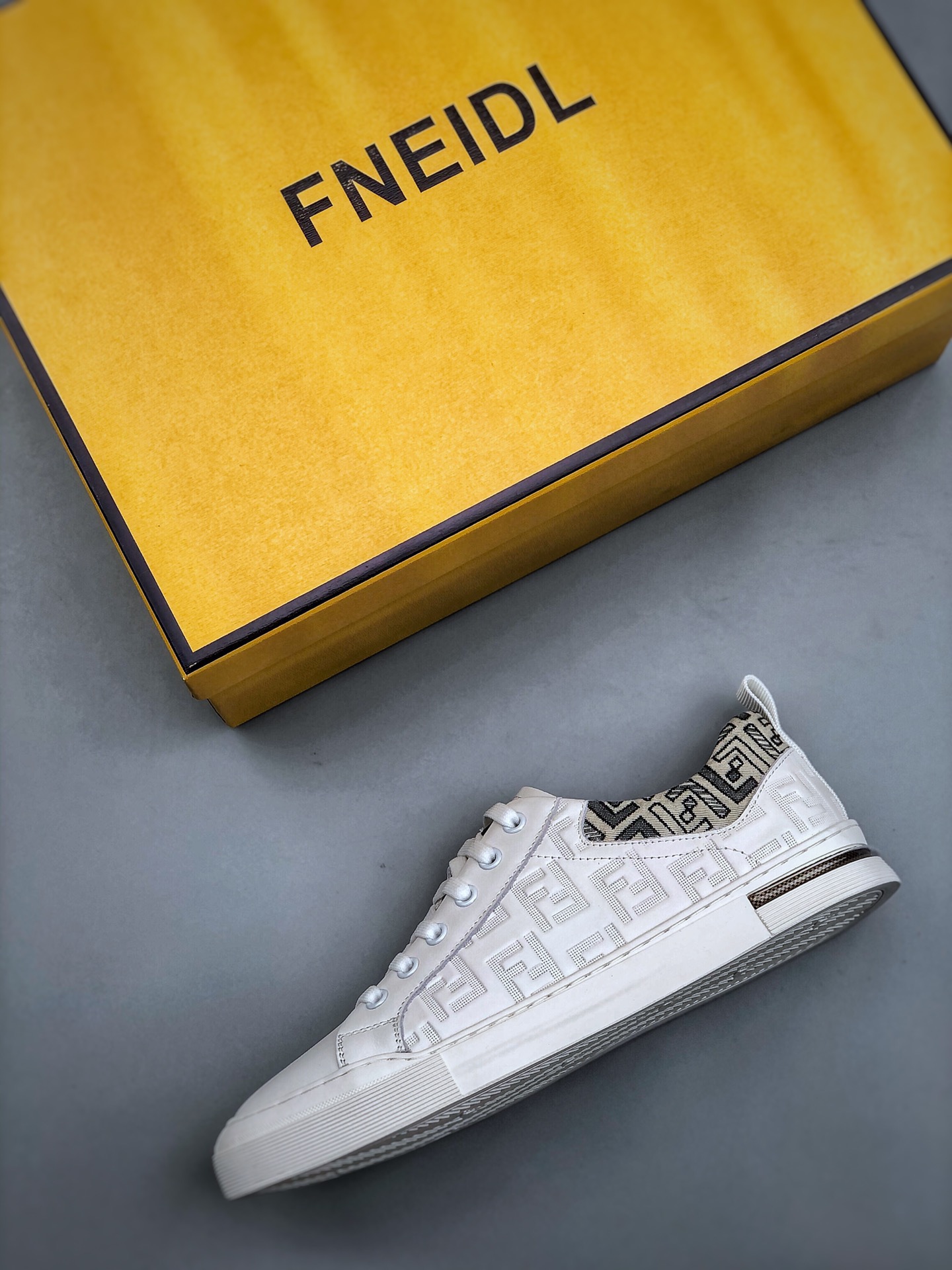 Men F*endi Top Sneaker （ ）