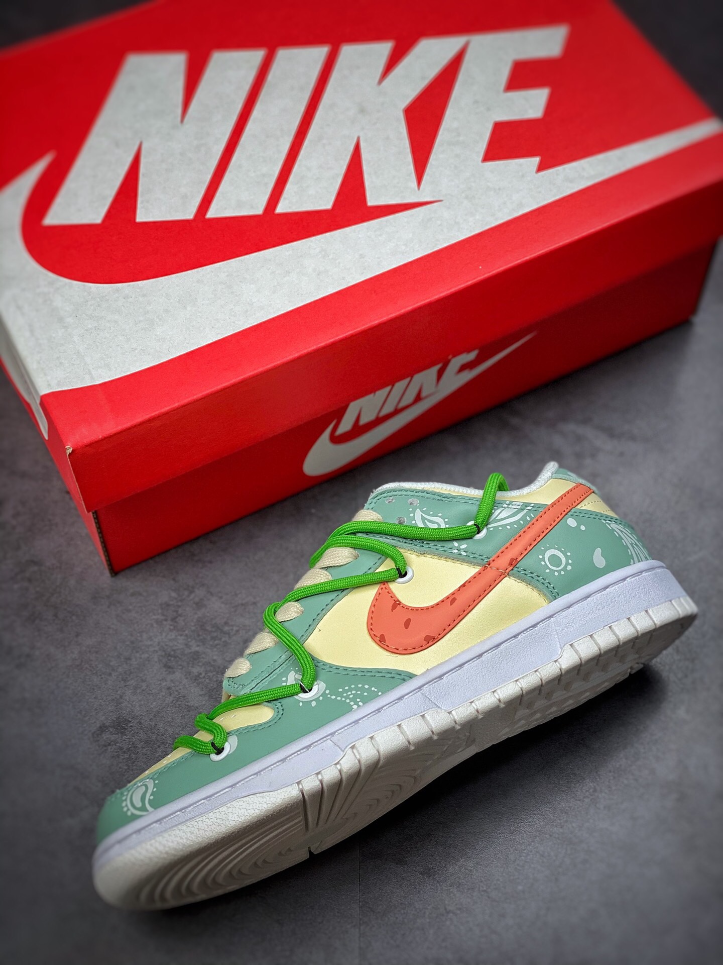 Nike SB Dunk Low