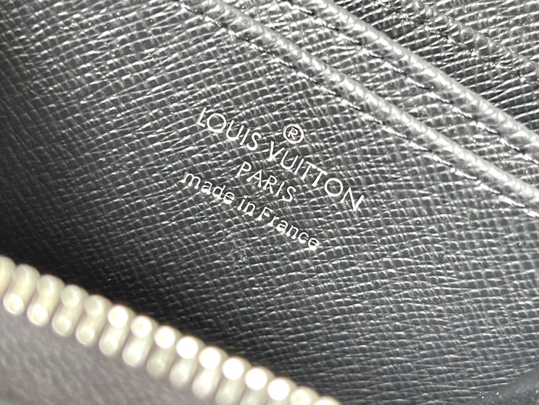 L*ouis V*uitton Top Bag
