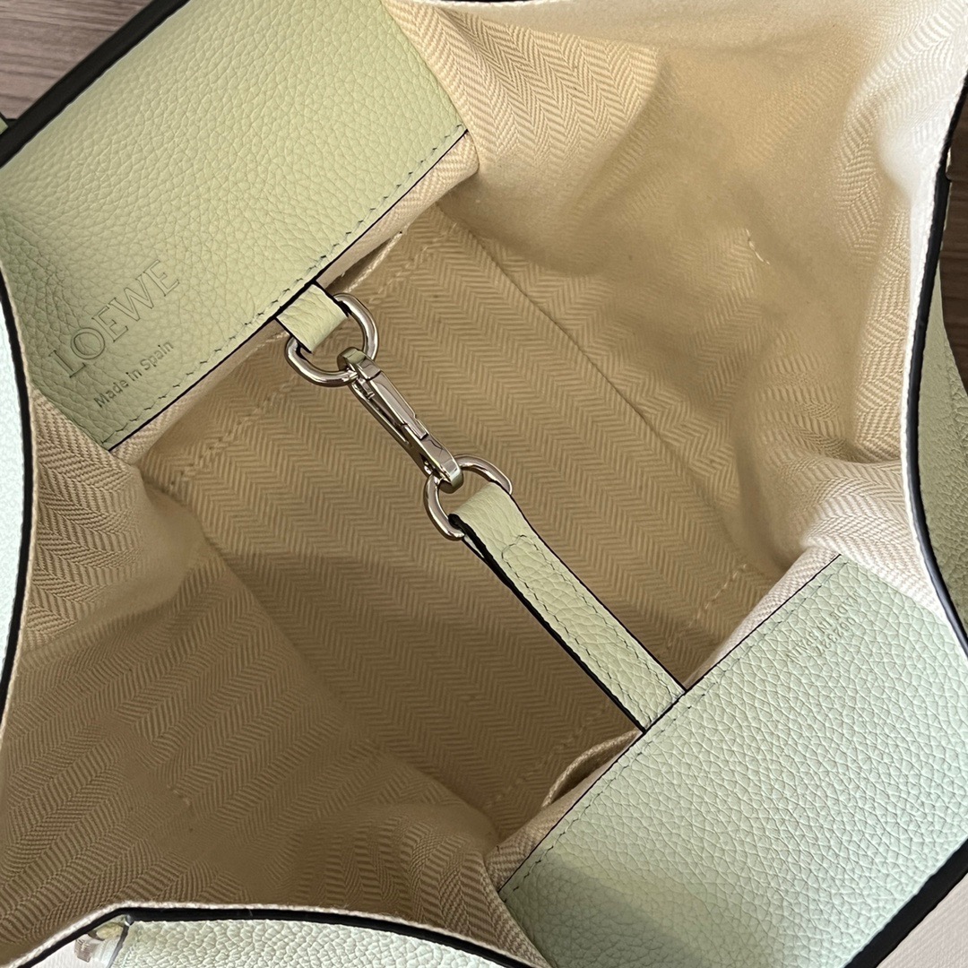 L*oewe Bag 652235 Top Quality