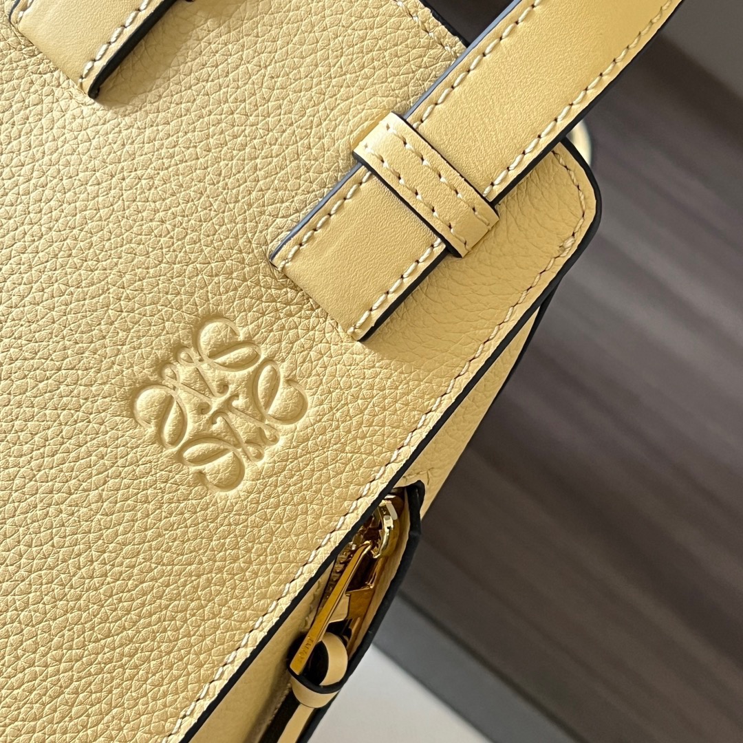L*oewe Bag 652235 Top Quality