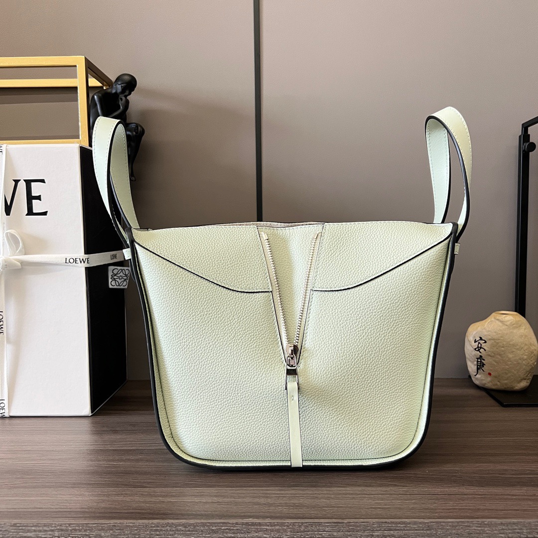 L*oewe Bag 652235 Top Quality