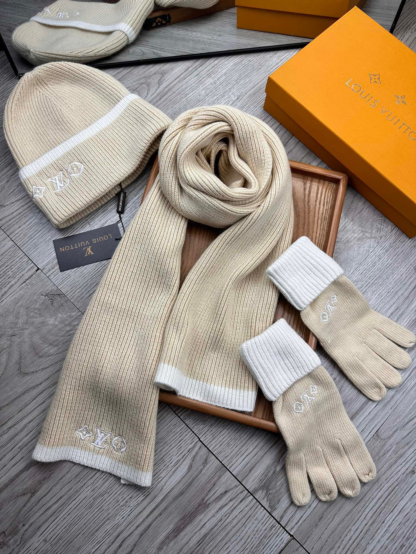Women Men Hat+Gloves+The scarf L*V