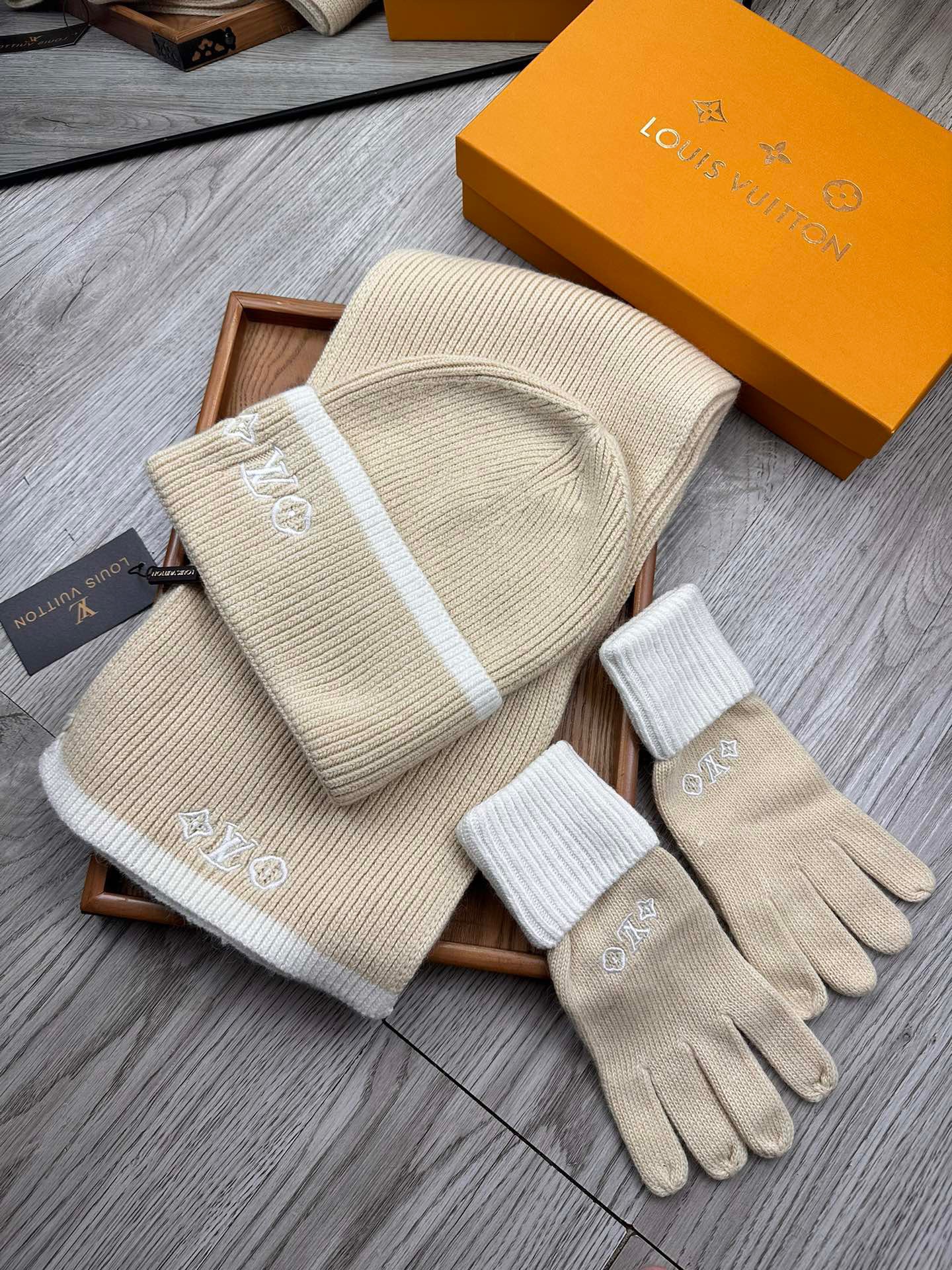 Women Men Hat+Gloves+The scarf L*V