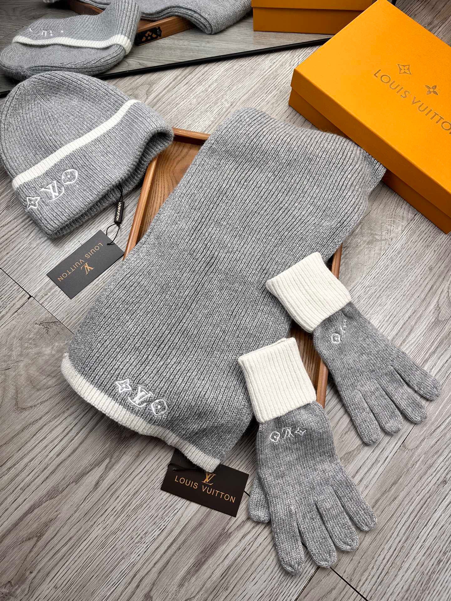 Women Men Hat+Gloves+The scarf L*V