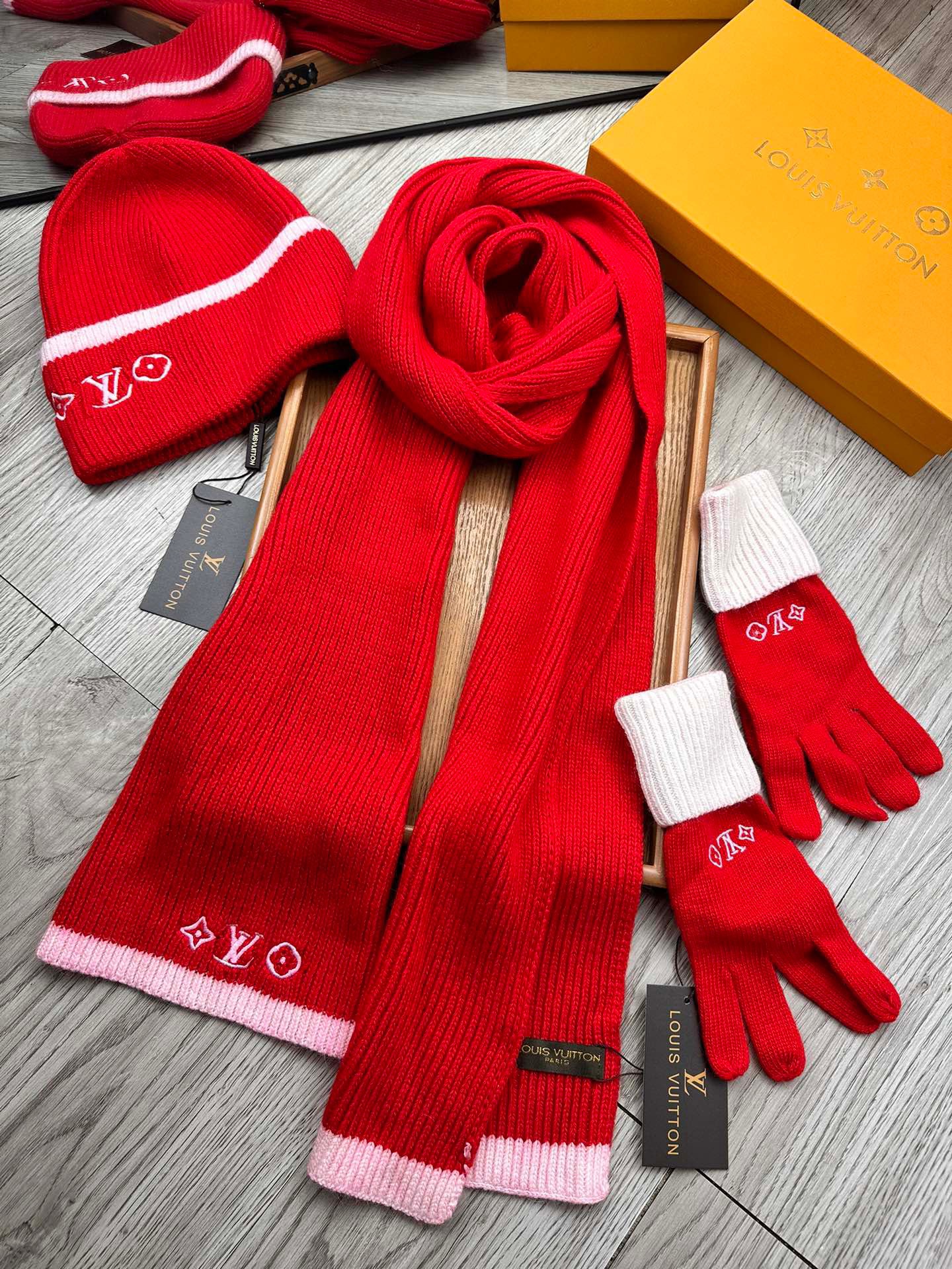 Women Men Hat+Gloves+The scarf L*V