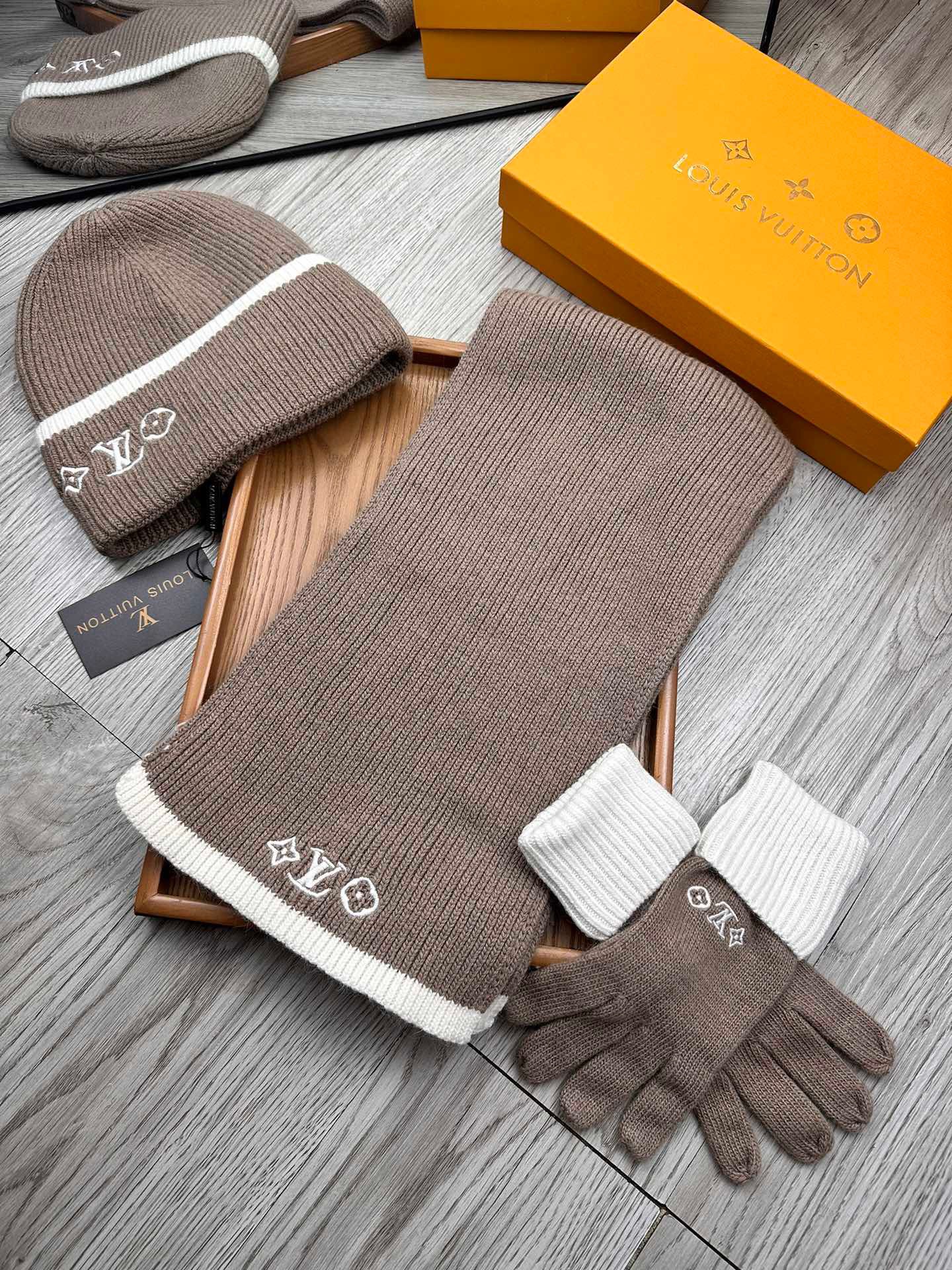 Women Men Hat+Gloves+The scarf L*V