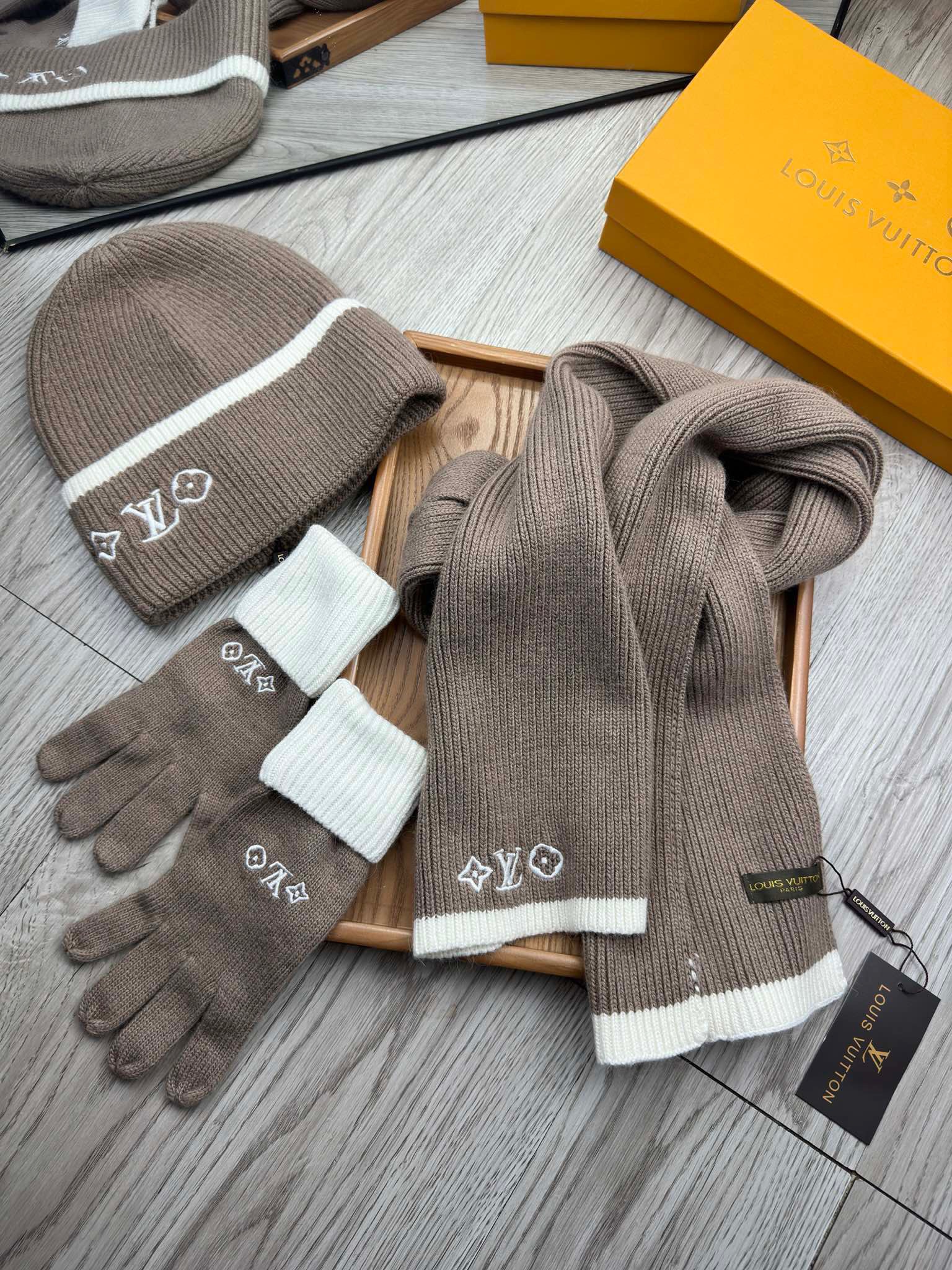 Women Men Hat+Gloves+The scarf L*V